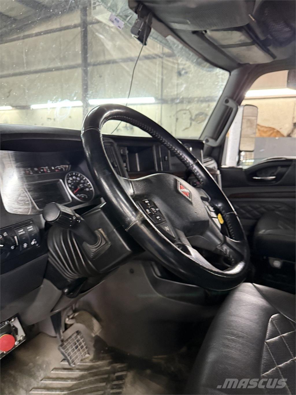 International HX620 牵引车