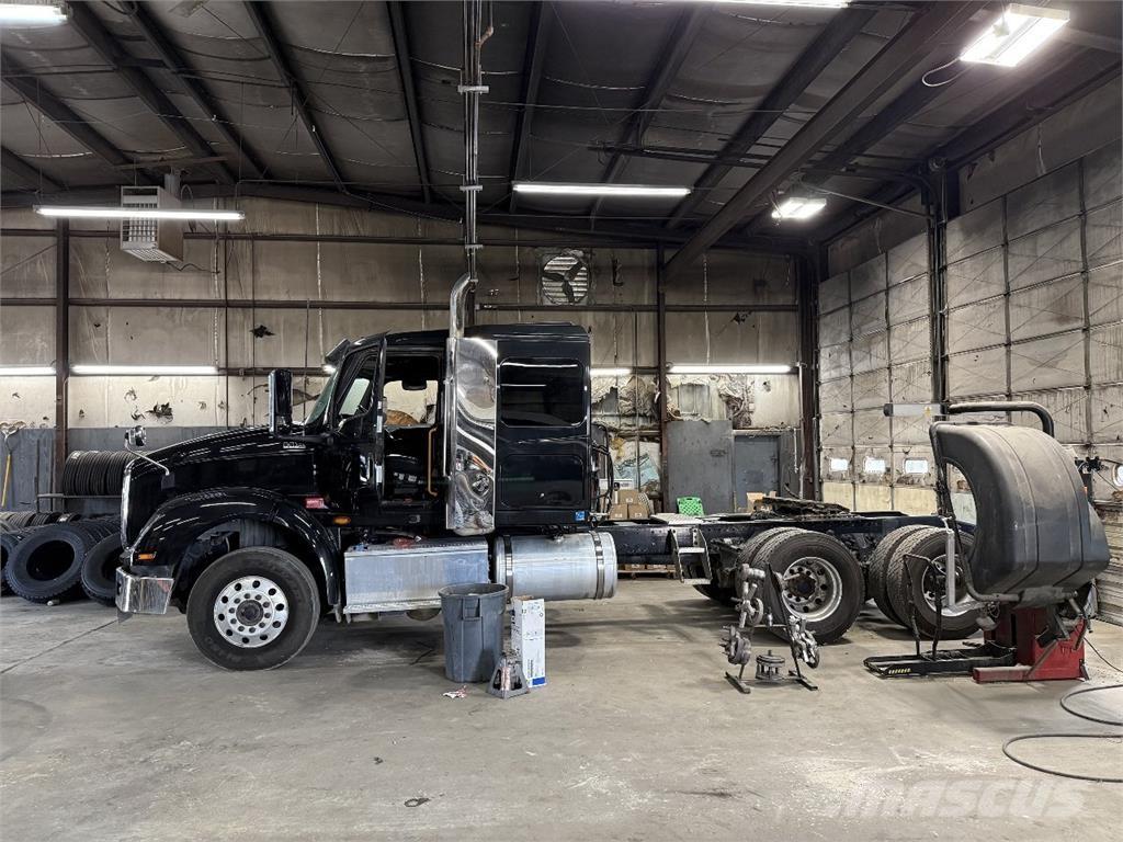 International HX620 牵引车