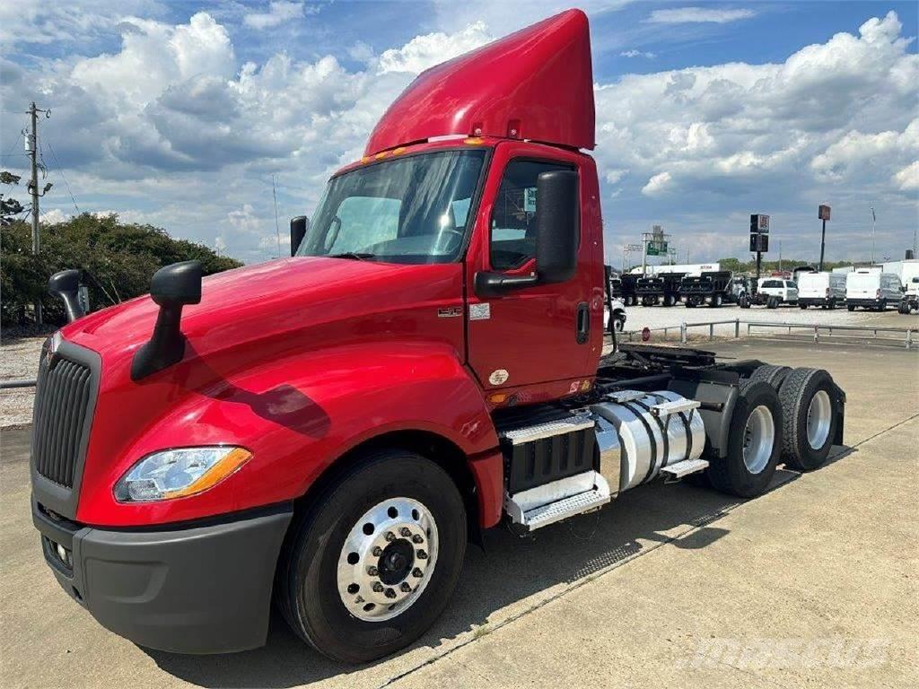 International LT 牵引车