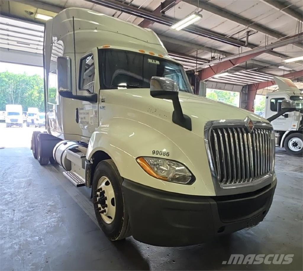 International LT 牵引车