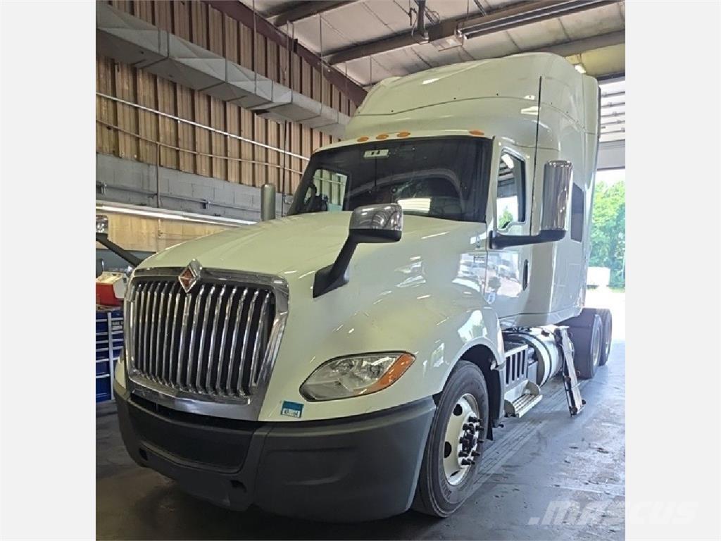 International LT 牵引车