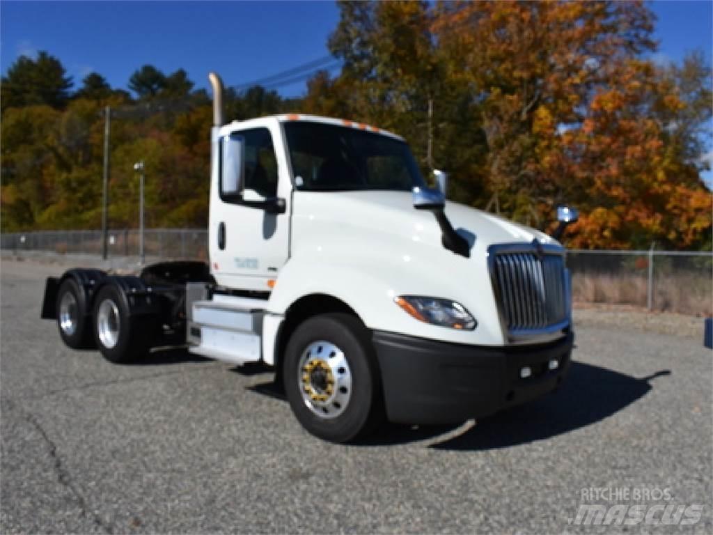 International LT625 牵引车