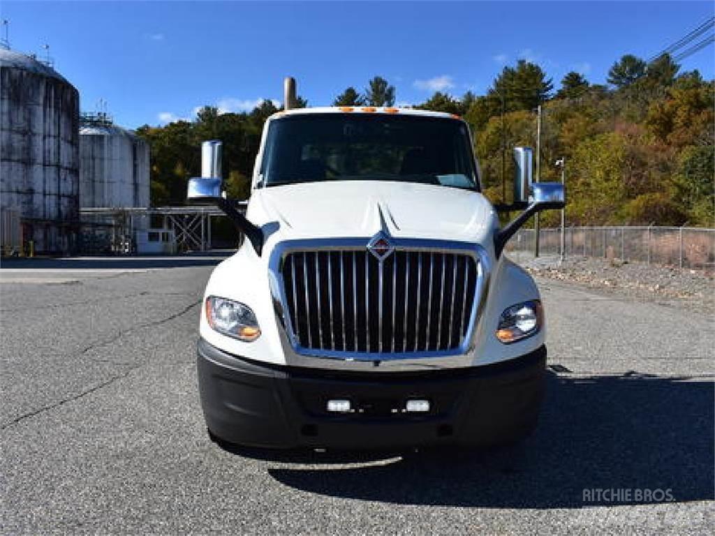 International LT625 牵引车