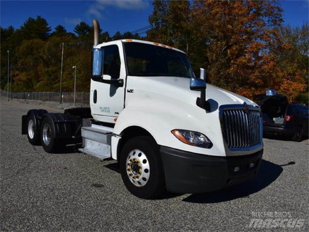 International LT625 牵引车