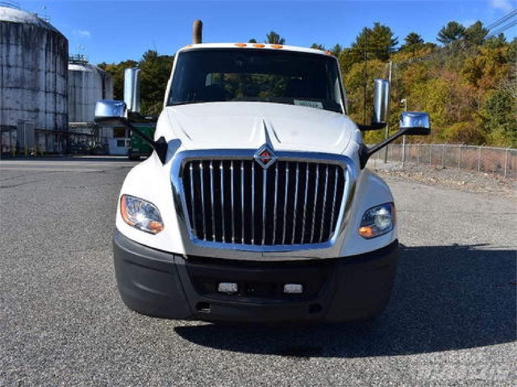 International LT625 牵引车