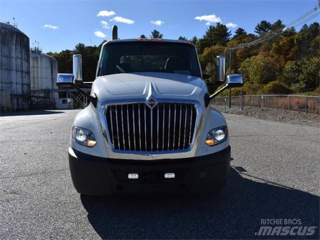 International LT625 牵引车