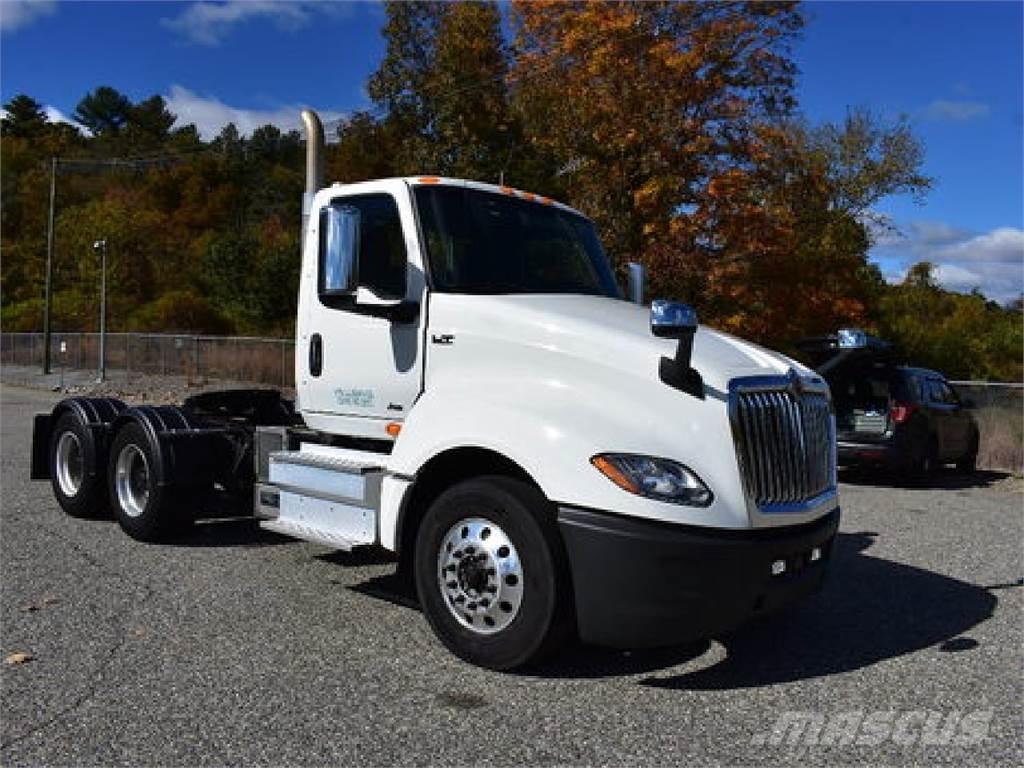 International LT625 牵引车