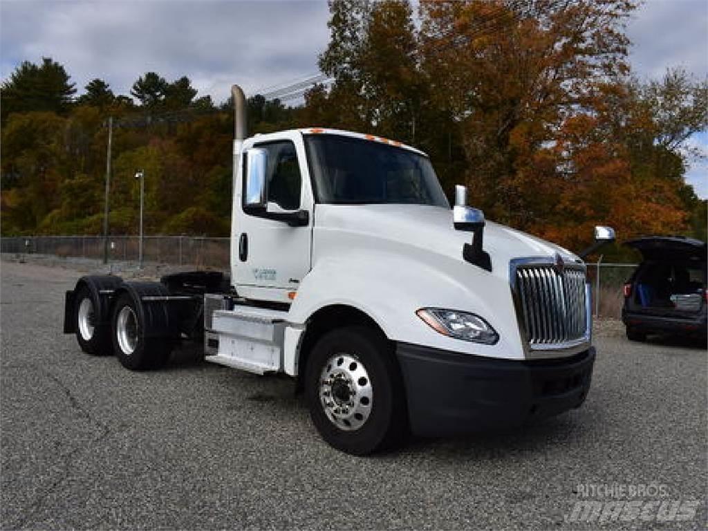 International LT625 牵引车