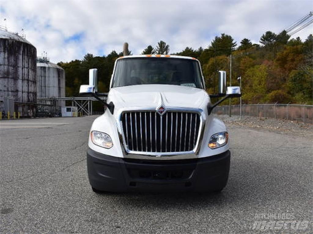 International LT625 牵引车
