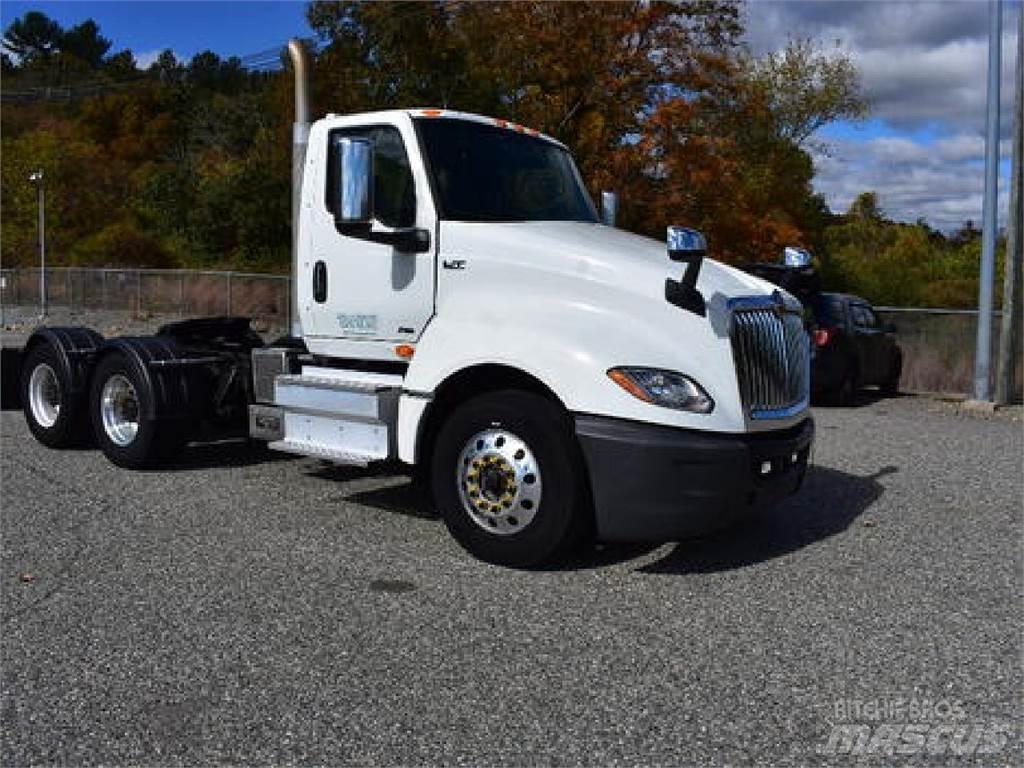 International LT625 牵引车