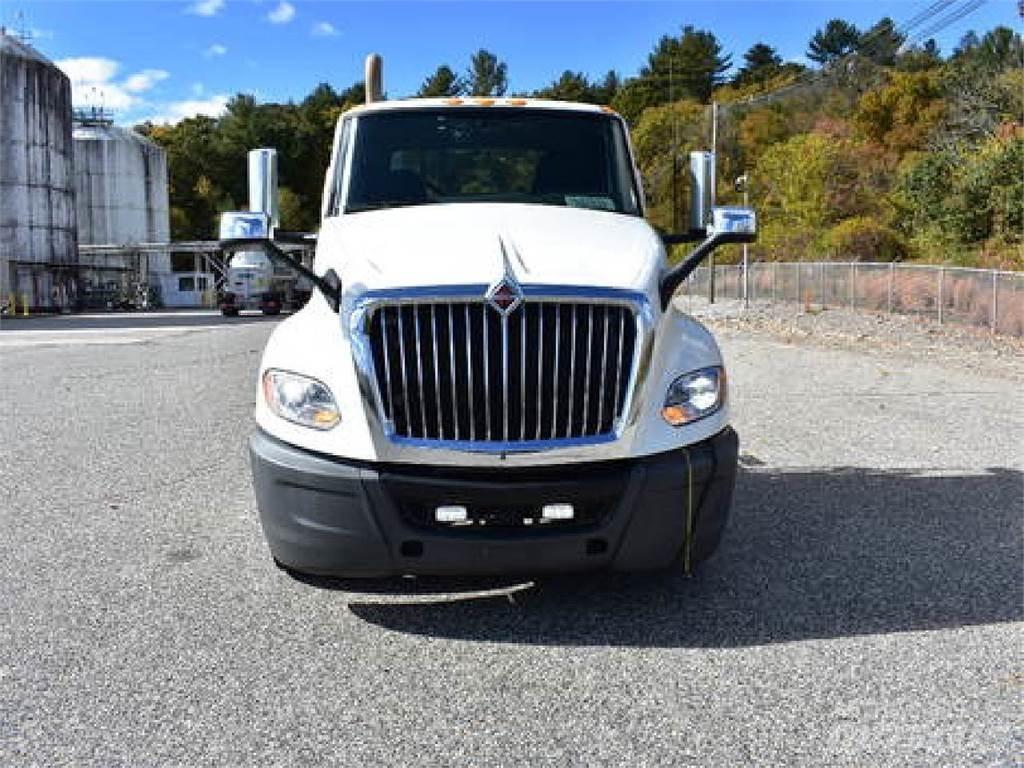 International LT625 牵引车