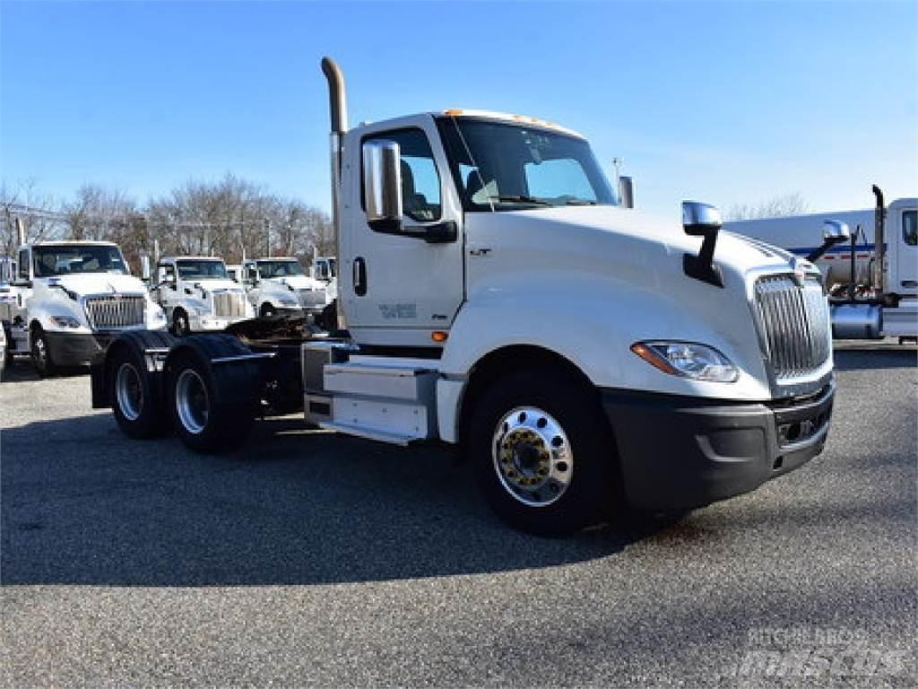 International LT625 牵引车