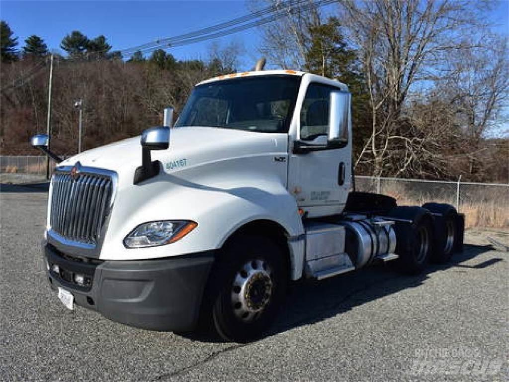International LT625 牵引车