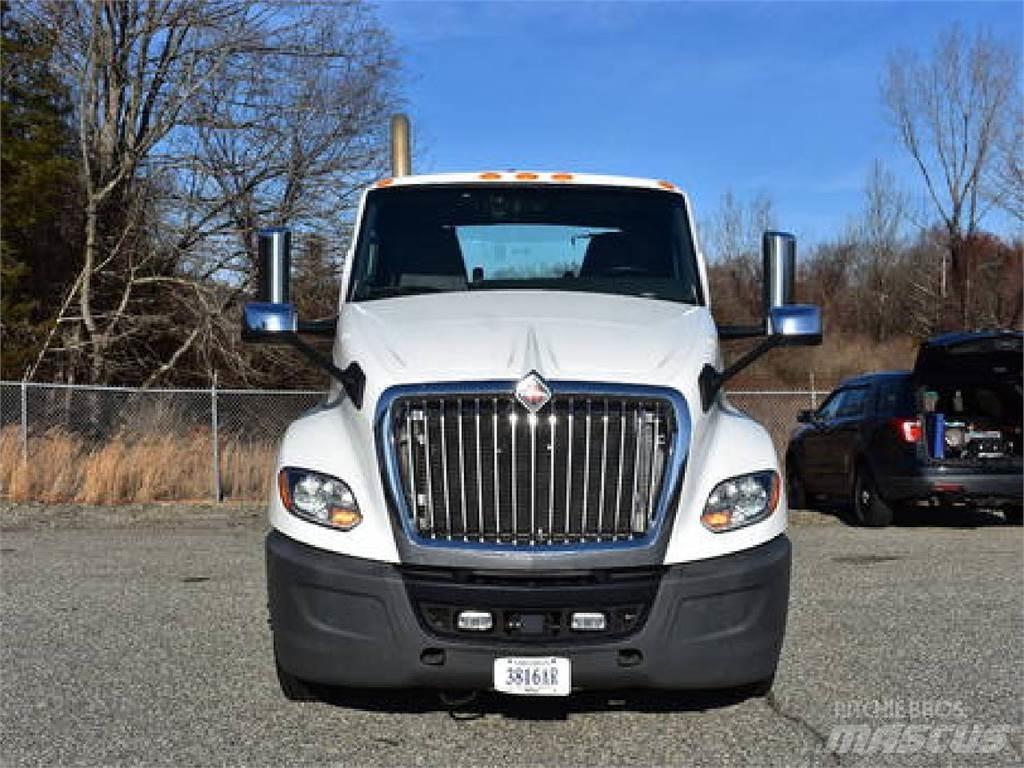 International LT625 牵引车