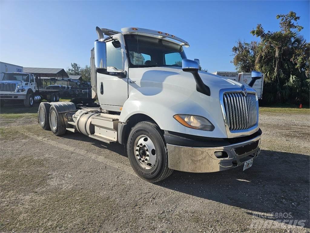 International LT625 牵引车