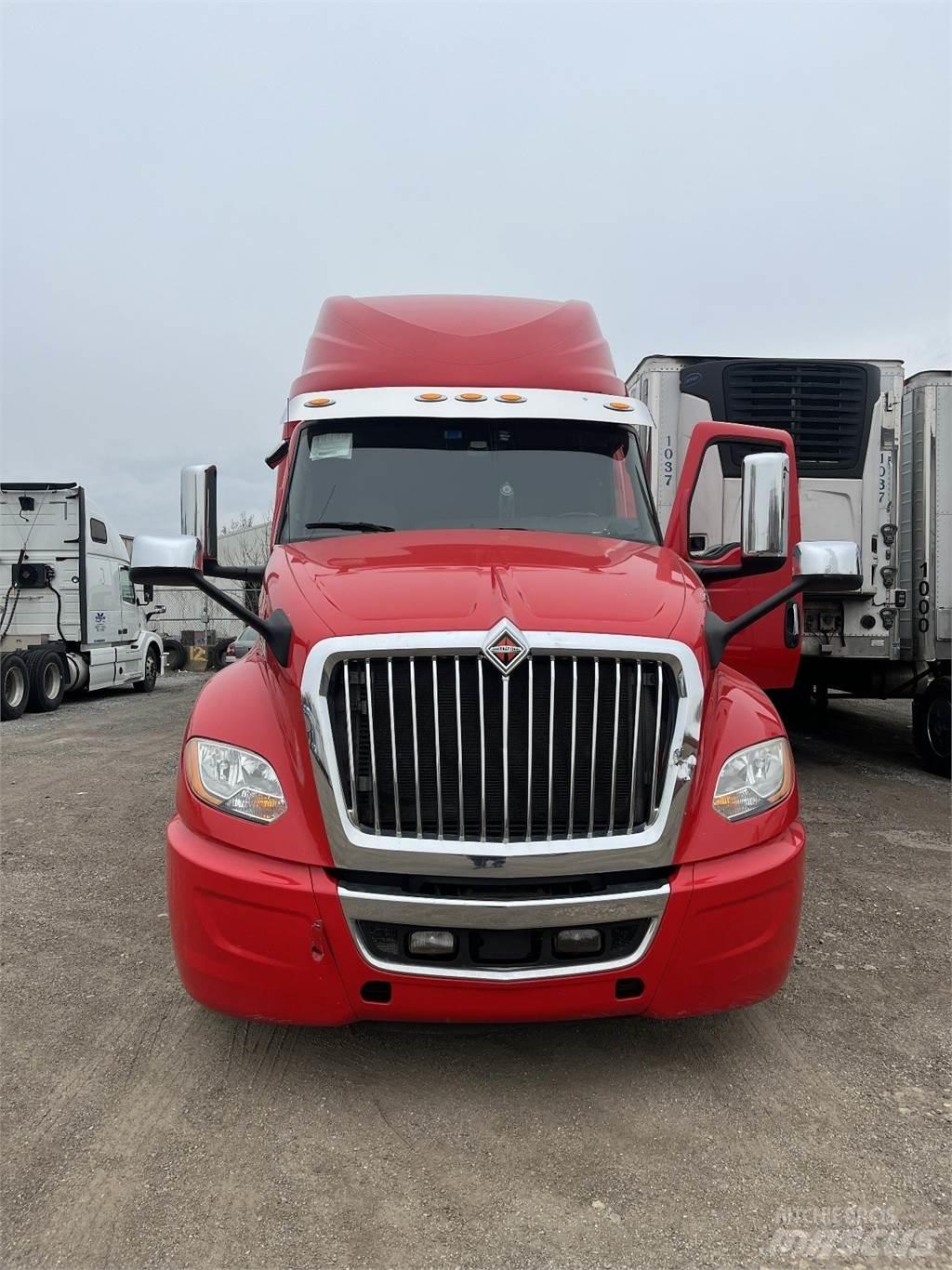 International LT625 牵引车