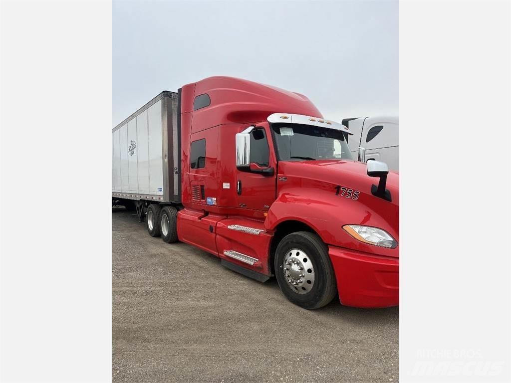 International LT625 牵引车