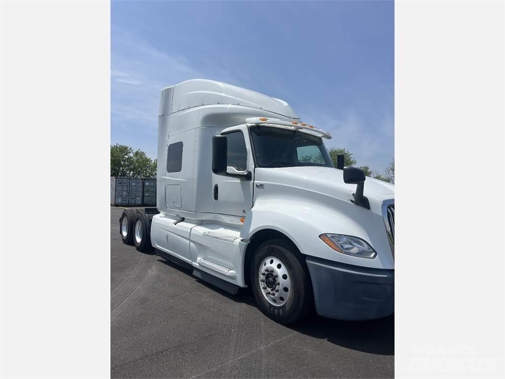 International LT625 牵引车