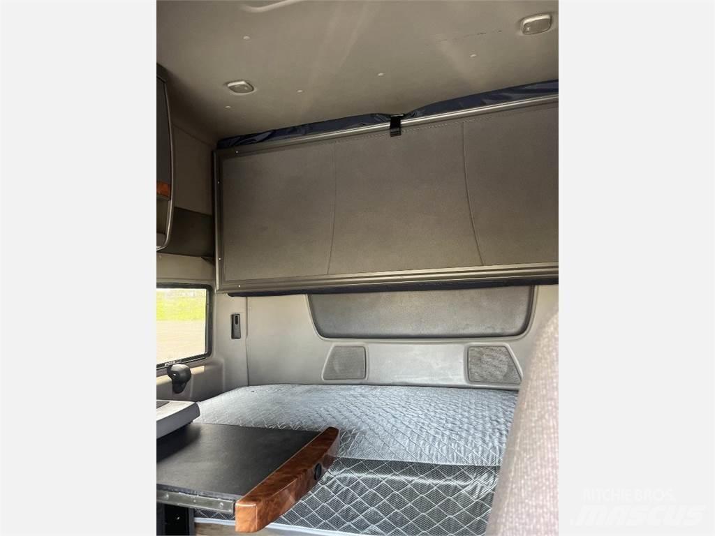 International LT625 牵引车