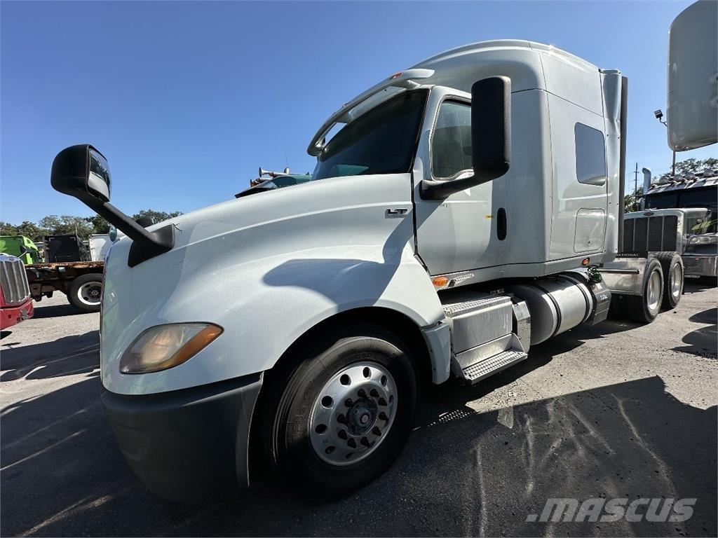 International LT625 牵引车