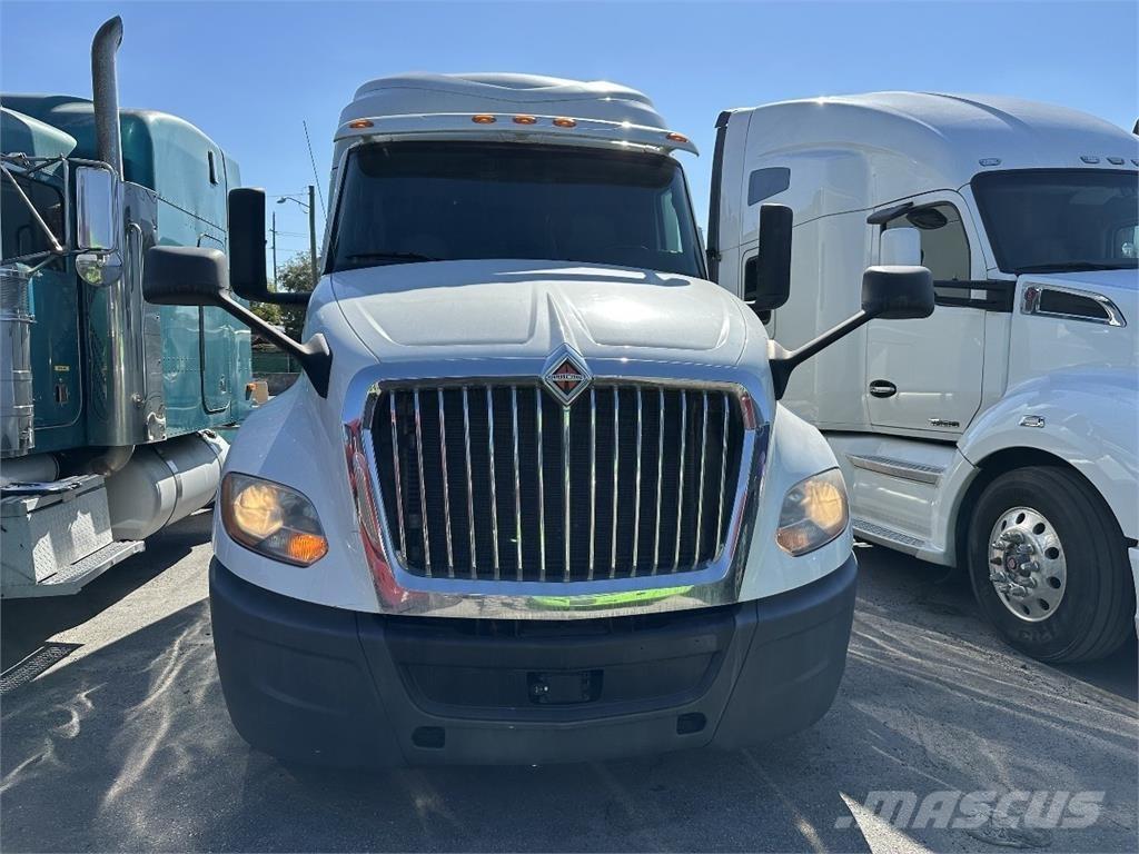 International LT625 牵引车