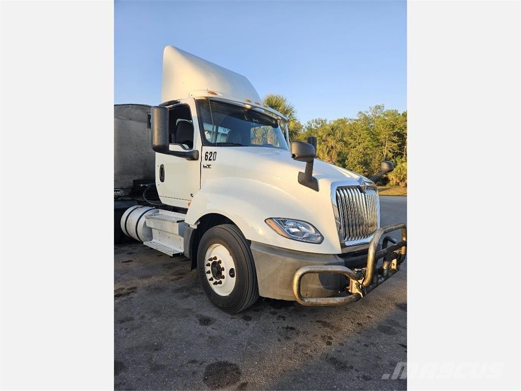 International LT625 牵引车