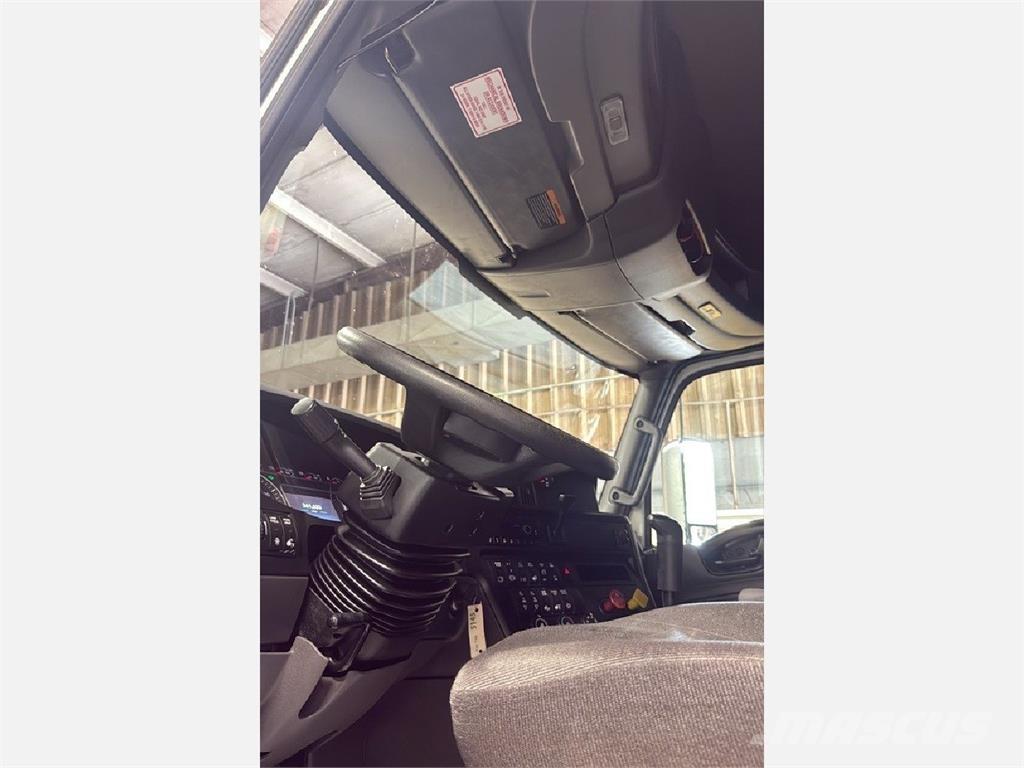 International LT625 牵引车