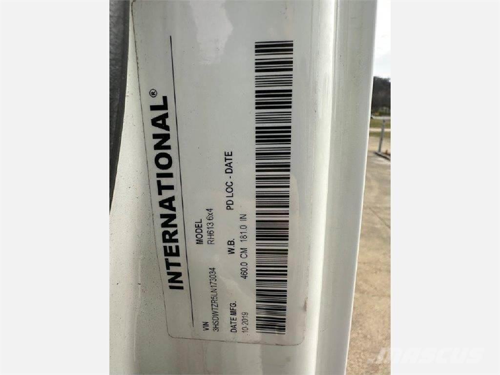 International RH 牵引车