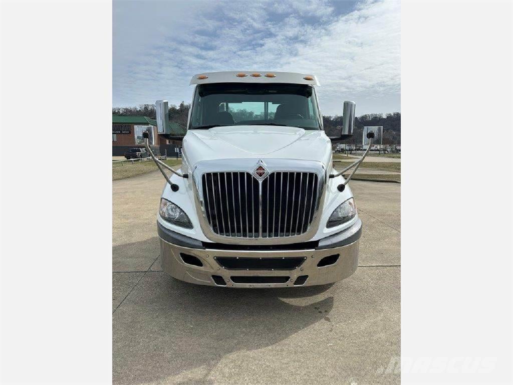 International RH 牵引车
