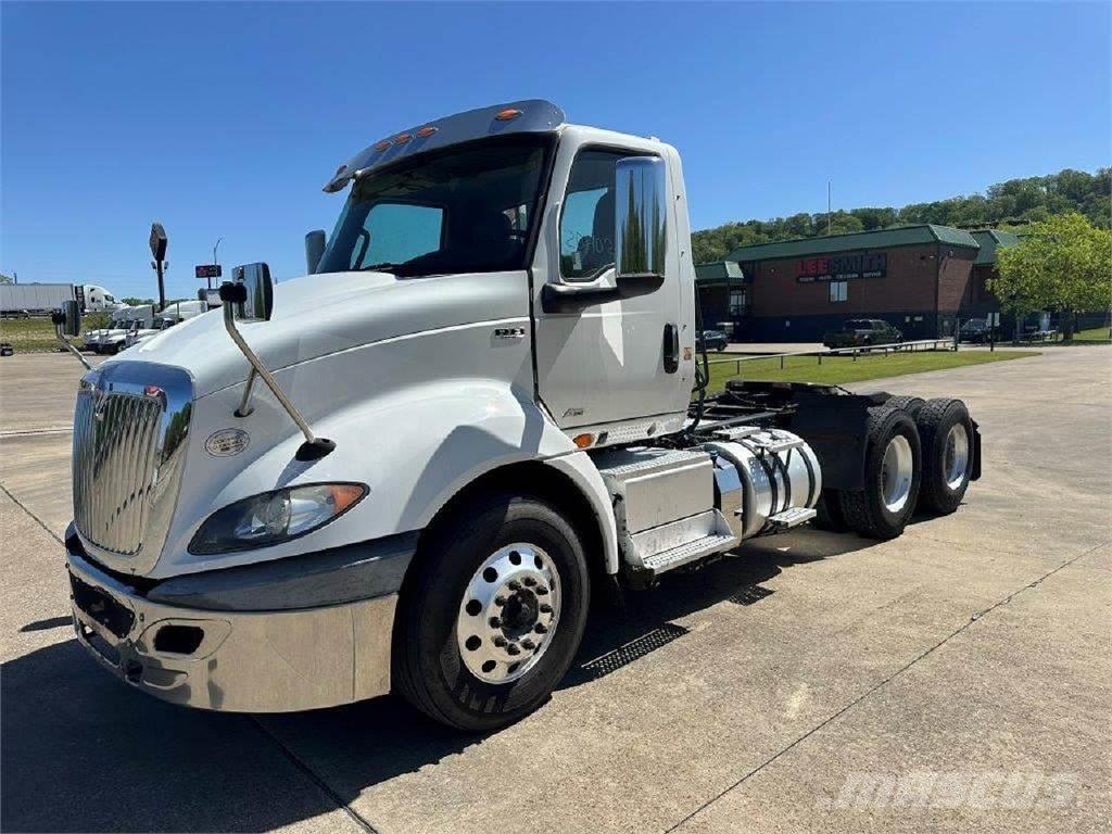 International RH 牵引车