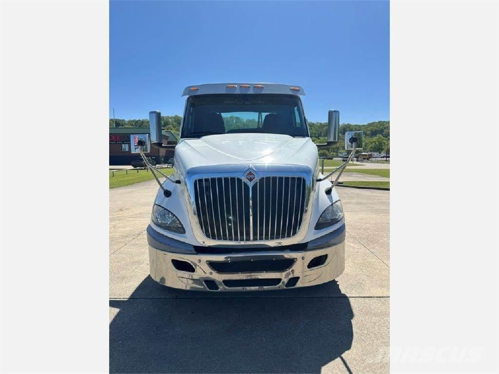 International RH 牵引车