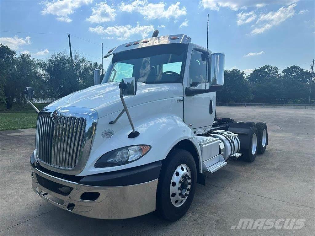 International RH 牵引车