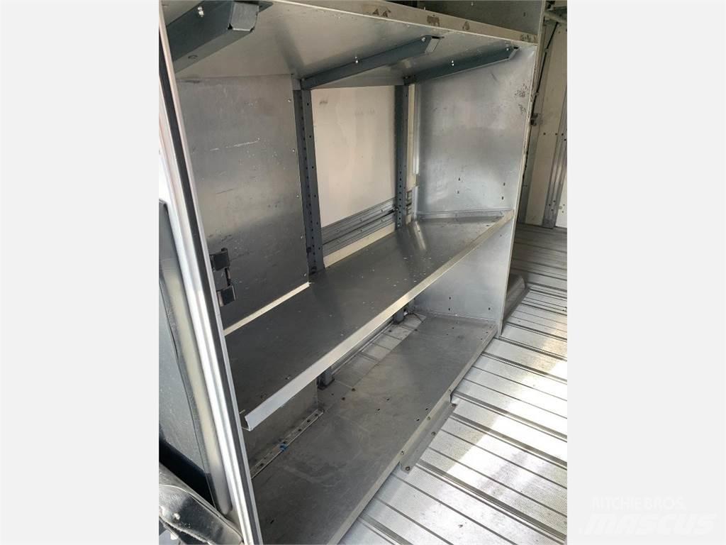 Isuzu Reach 商务面包车