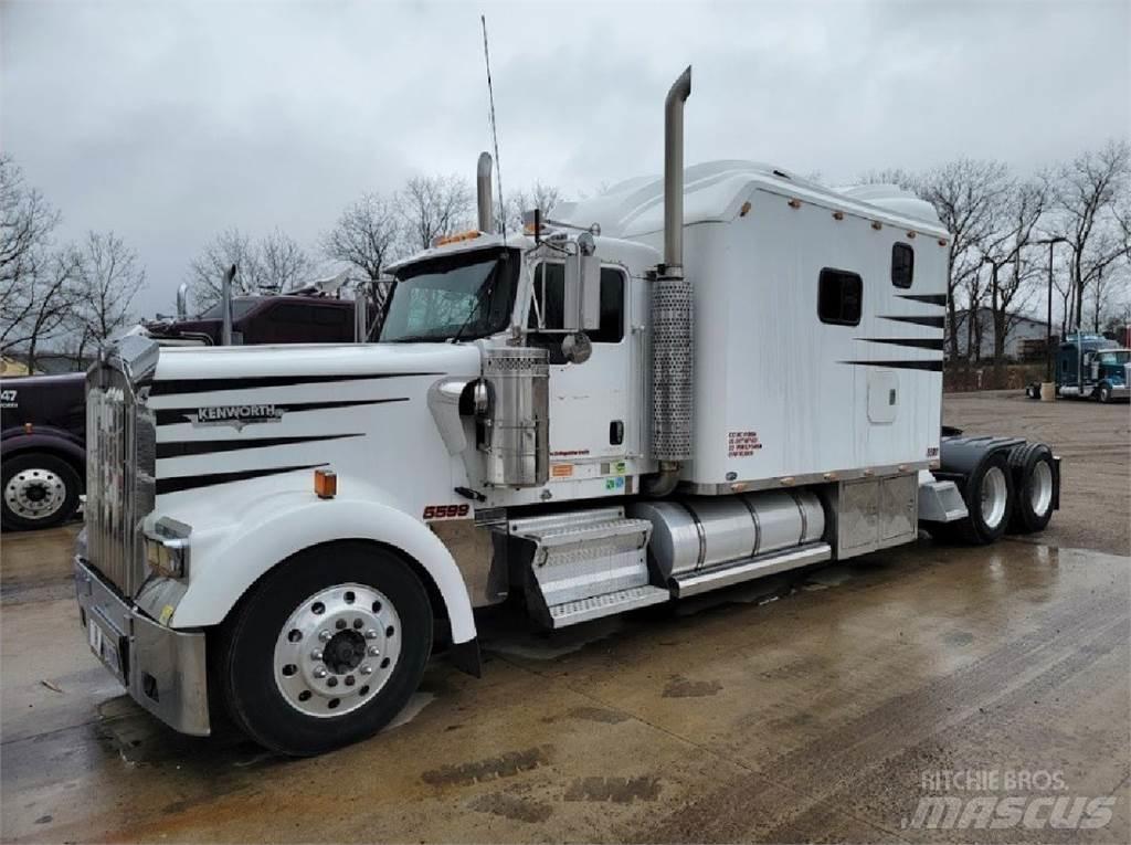 Kenworth W900 牵引车