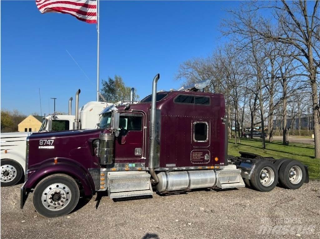Kenworth W900 牵引车