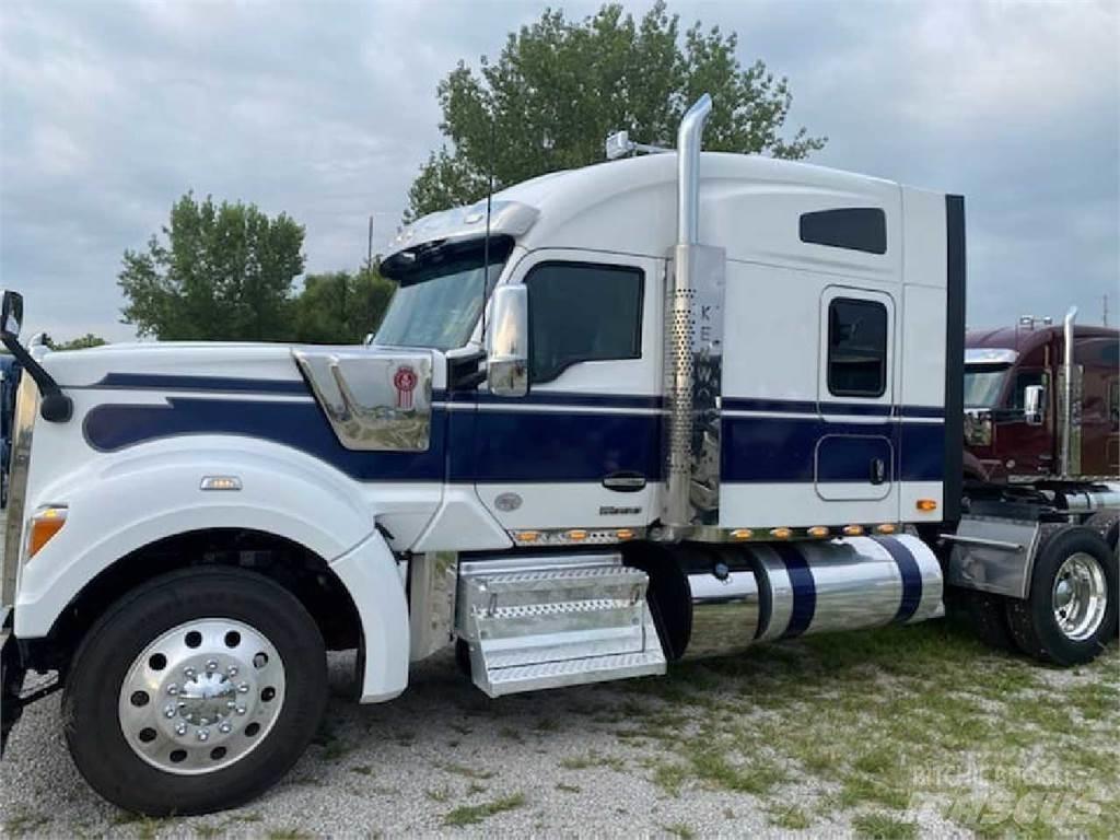 Kenworth W990 牵引车