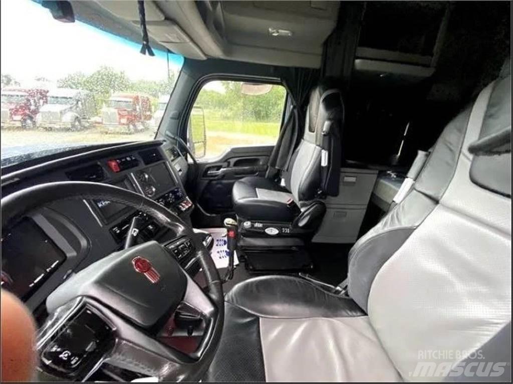 Kenworth W990 牵引车