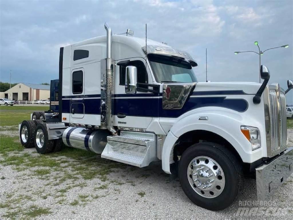 Kenworth W990 牵引车