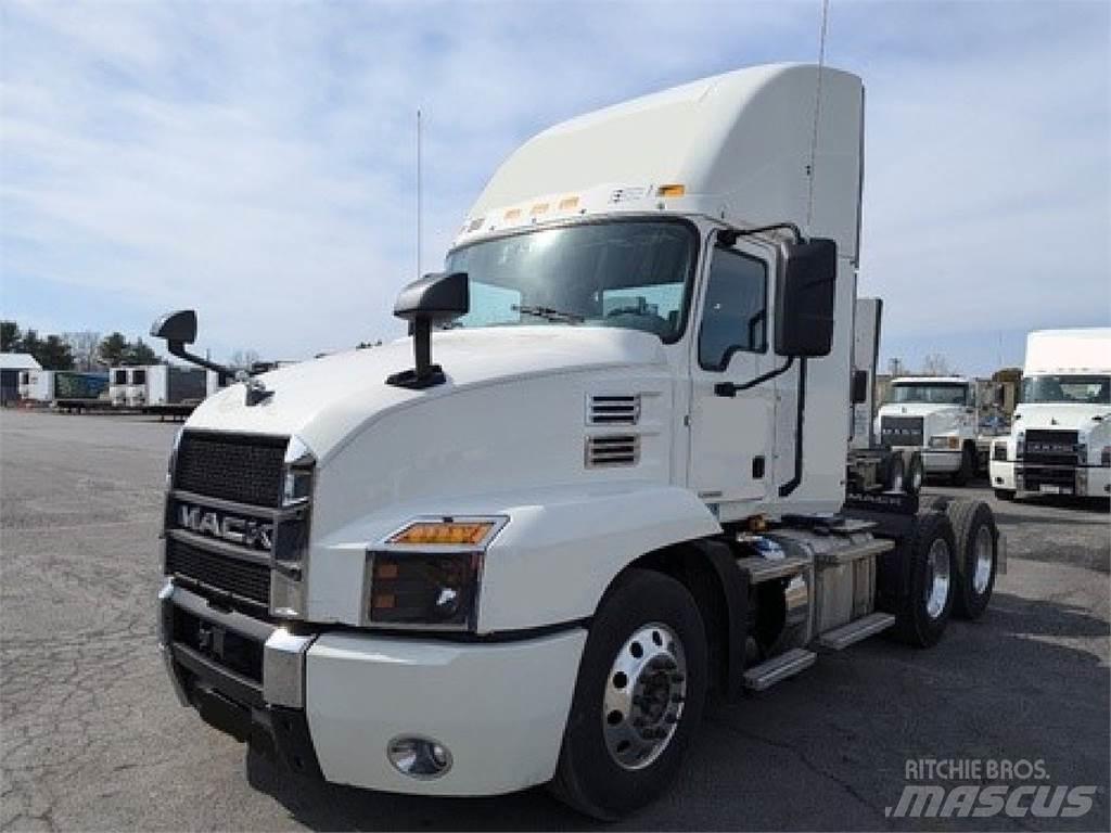Mack AN64T 牵引车