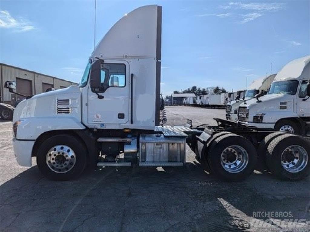 Mack AN64T 牵引车