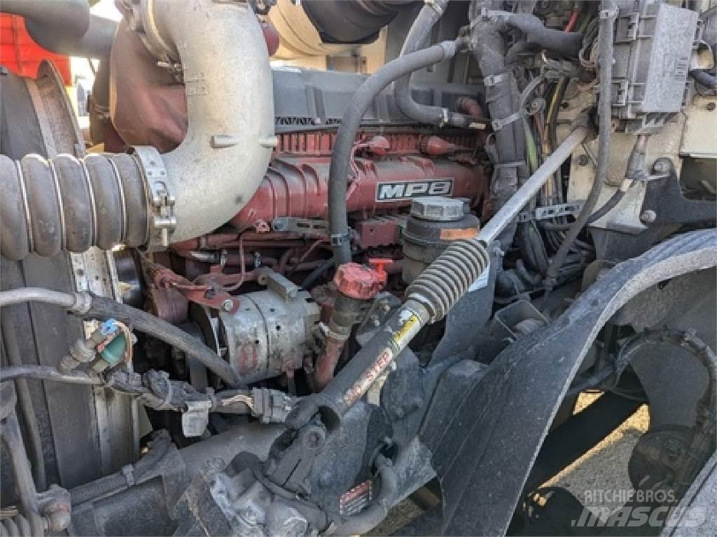 Mack AN64T 牵引车