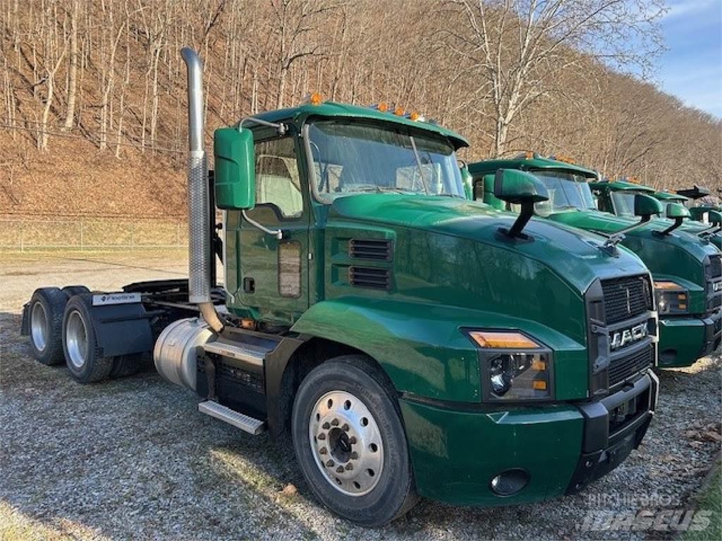 Mack AN64T 牵引车