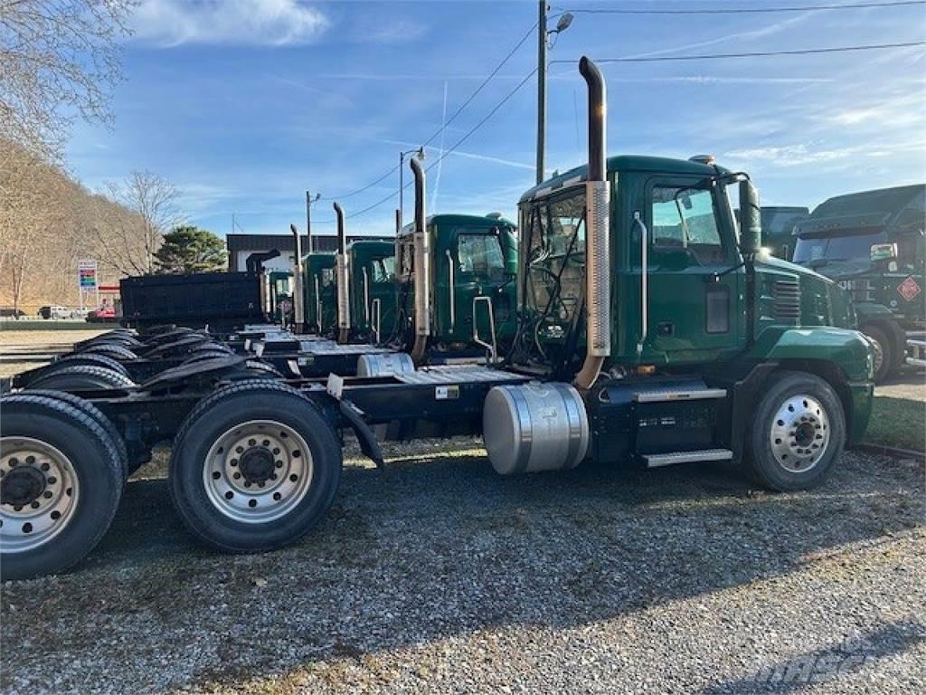 Mack AN64T 牵引车