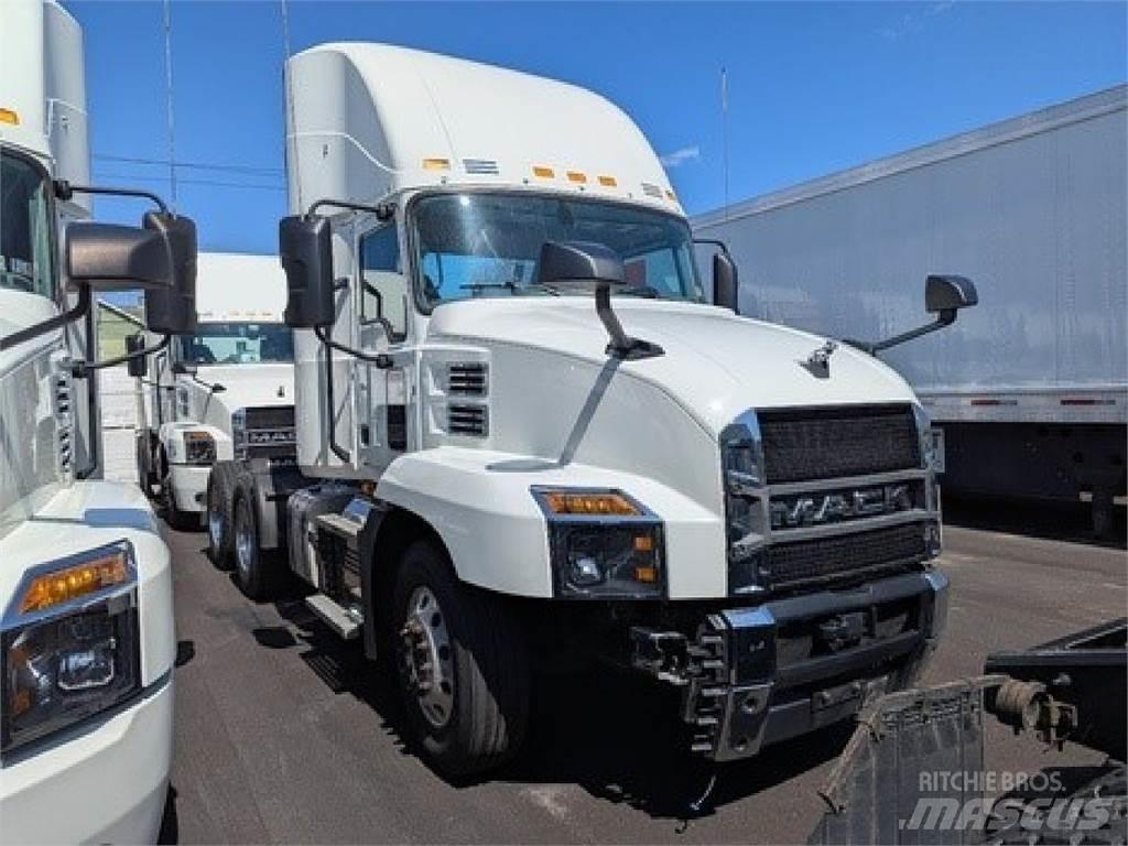 Mack AN64T 牵引车