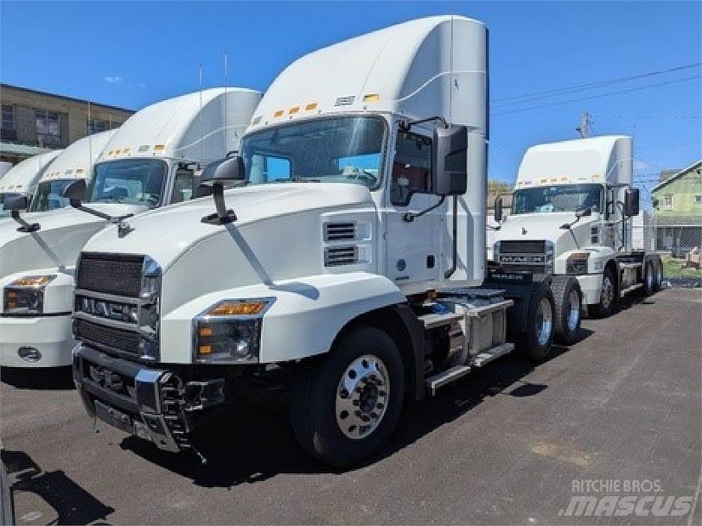 Mack AN64T 牵引车