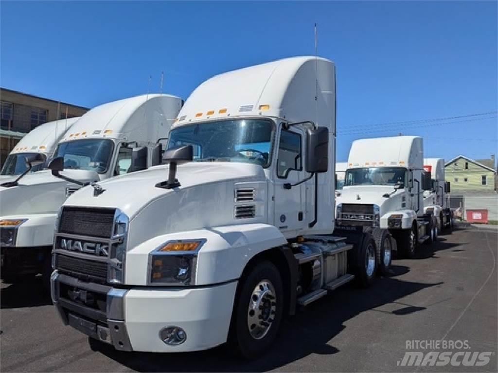 Mack AN64T 牵引车