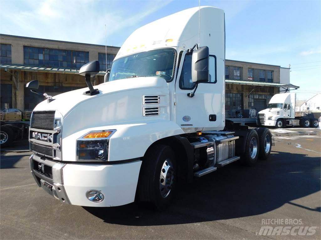 Mack AN64T 牵引车