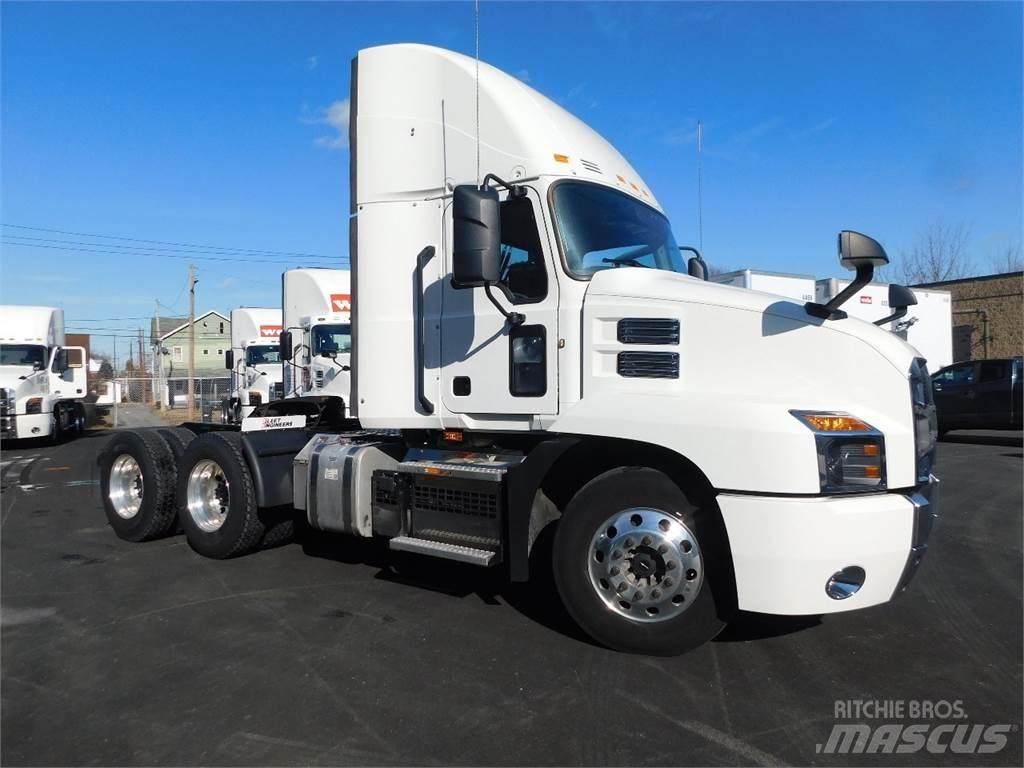 Mack AN64T 牵引车