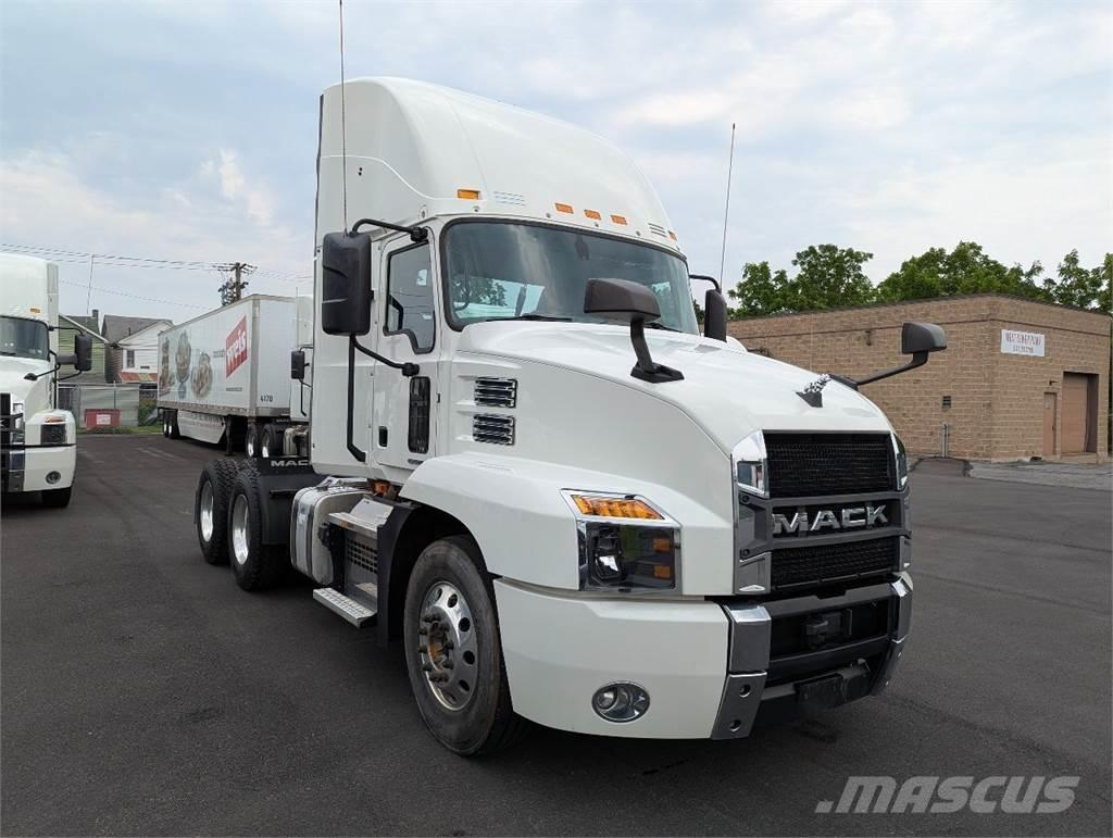 Mack AN64T 牵引车
