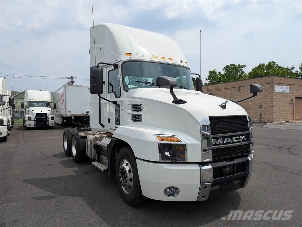 Mack AN64T 牵引车
